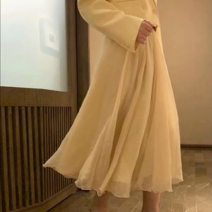 High waist skirt with bright silk layer